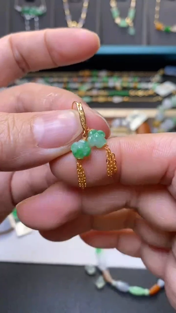 颈饰18K金镶嵌翡翠39843