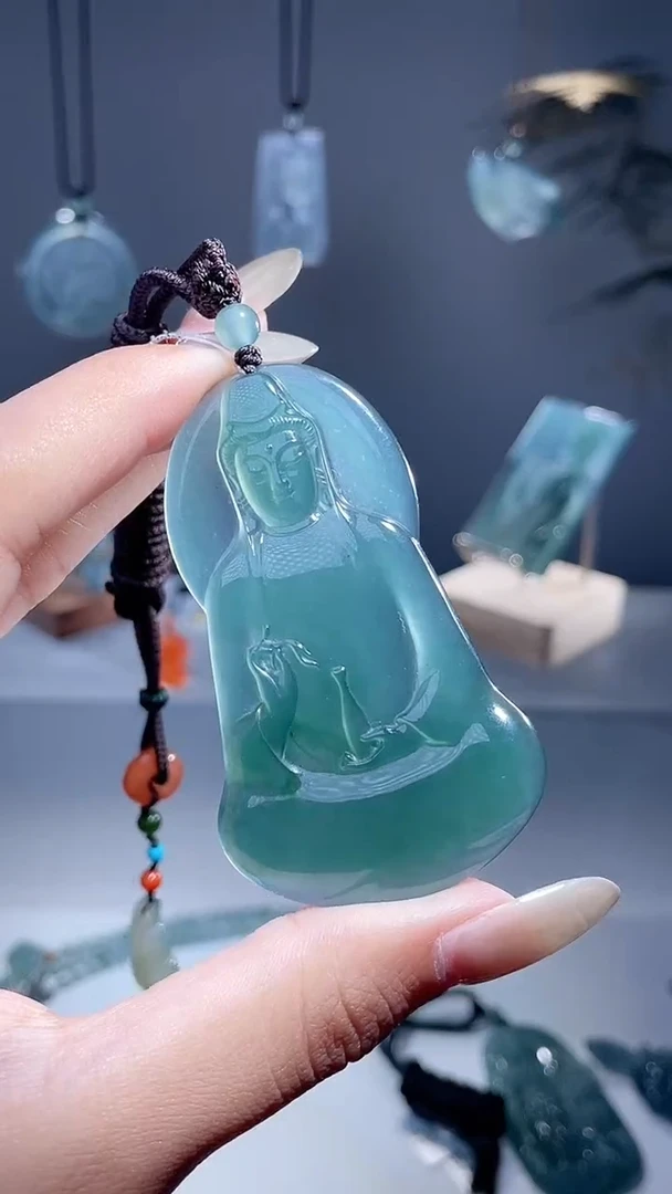 颈饰未镶嵌翡翠观音