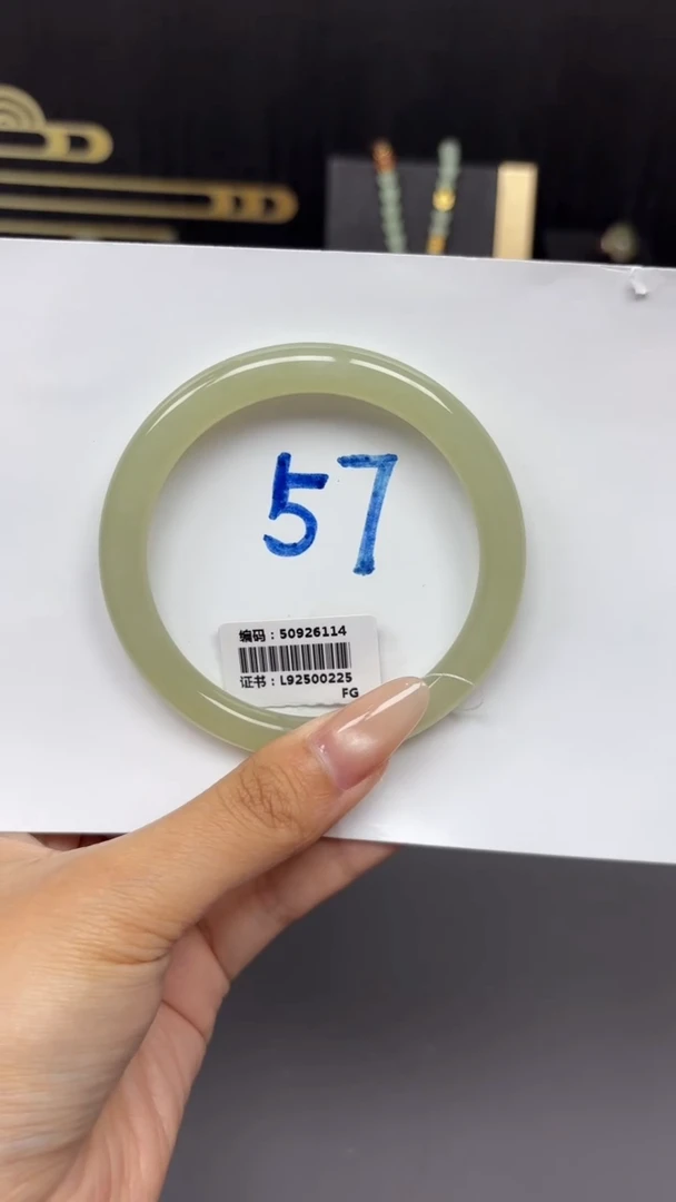 未镶嵌手镯和田玉6114