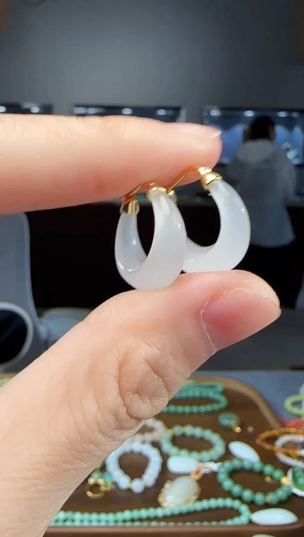 和田玉银S925镶嵌耳饰1