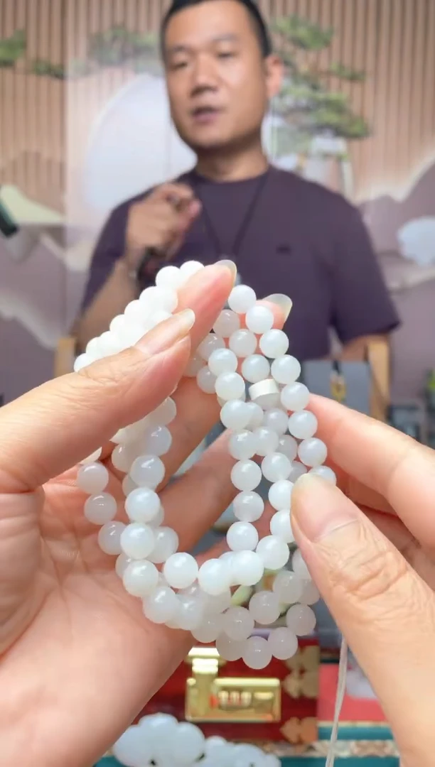 和田玉未镶嵌颈饰楠拍一发一