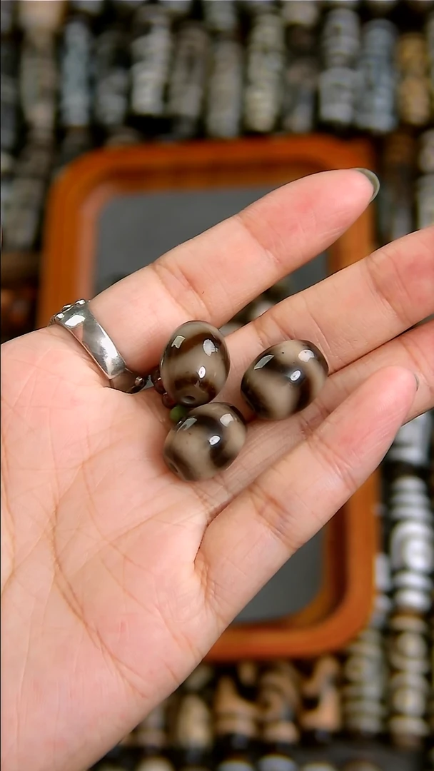 未镶嵌玛瑙/玉髓珠宝半成品放漏顶料牙达洛12*15单颗价格微瑕