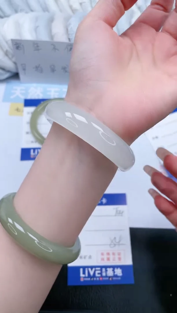 【闪购商品】石英质玉手镯未镶嵌T134-54