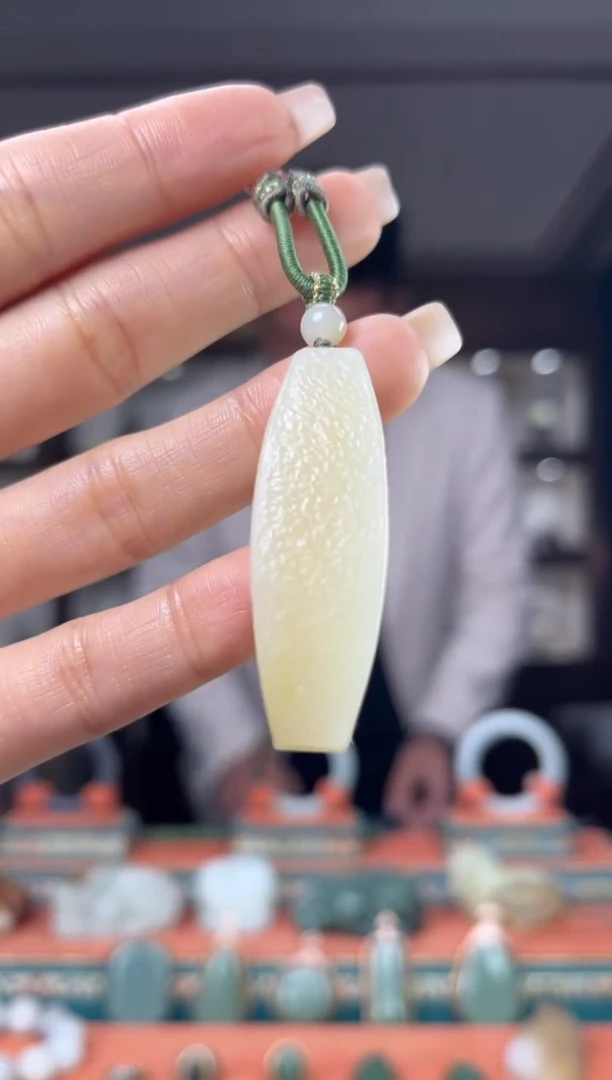 颈饰未镶嵌和田玉佩佩