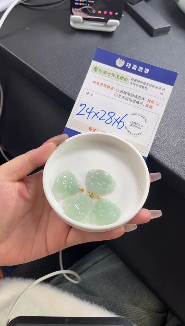 18K金镶嵌挂件翡翠佛公多样性发其一CP配绳9