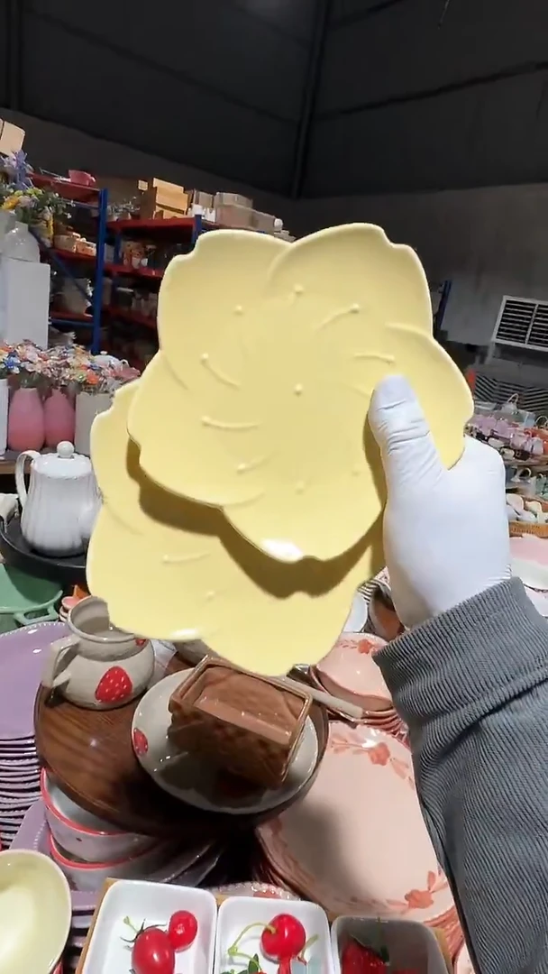 陶瓷2个花边盘微瑕 凑满20元包邮