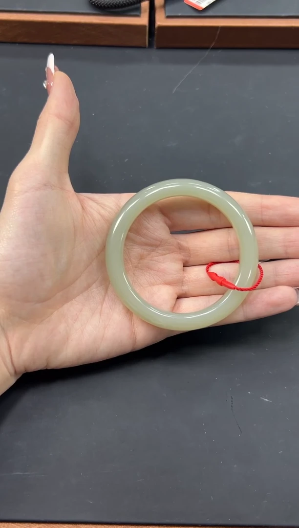 【闪购商品】和田玉手镯未镶嵌且末微色差近矿53手镯M