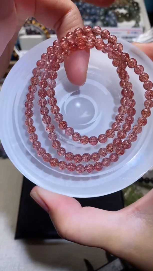 水晶手串未镶嵌草莓晶三圈
