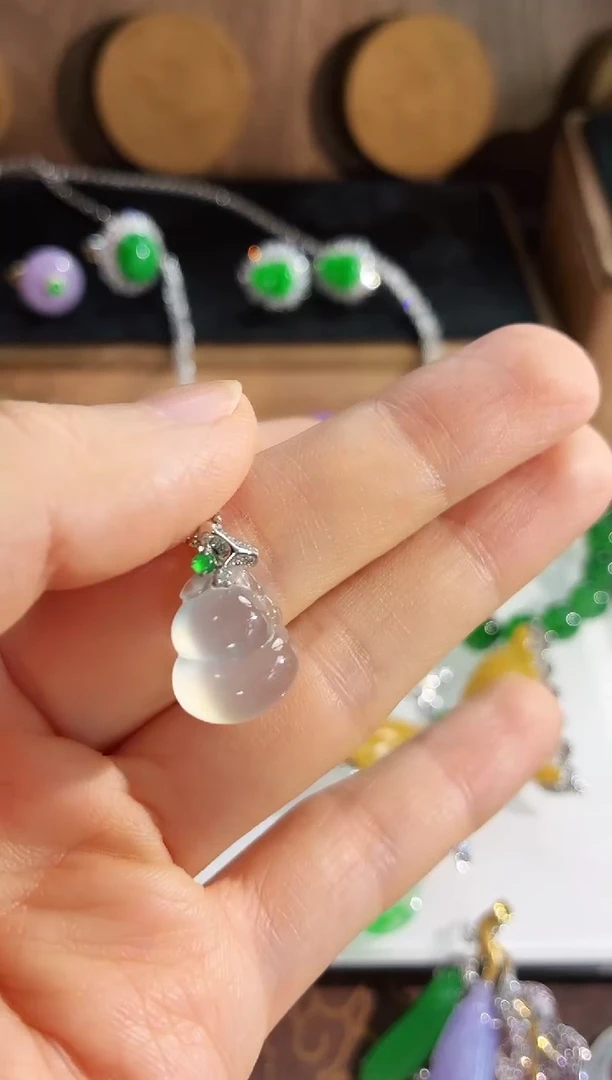 翡翠18K金镶嵌吊坠(不含链)吊坠