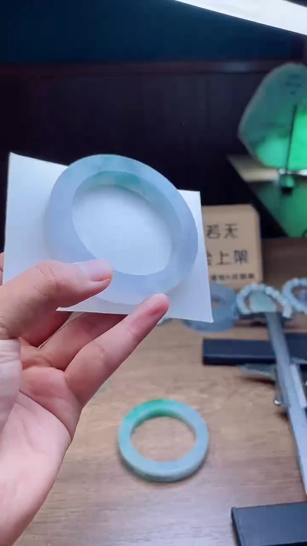 定制翡翠手镯未镶嵌钟****8定制