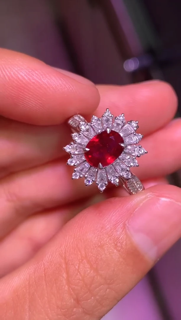 18K金镶嵌戒指红宝石1.04CT