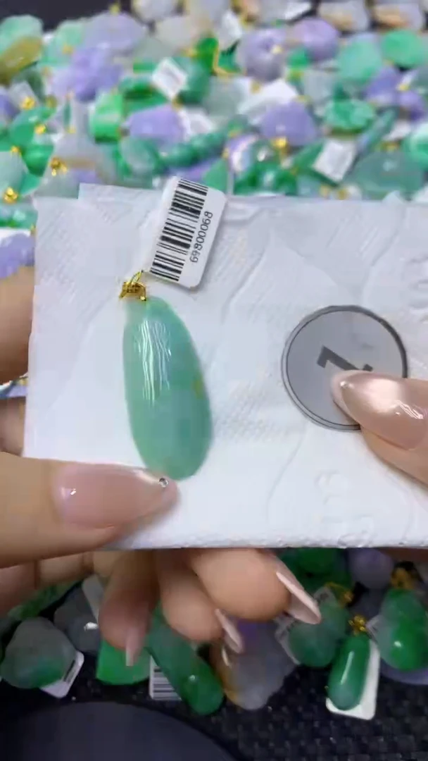 颈饰未镶嵌翡翠天然缅甸翡翠A货