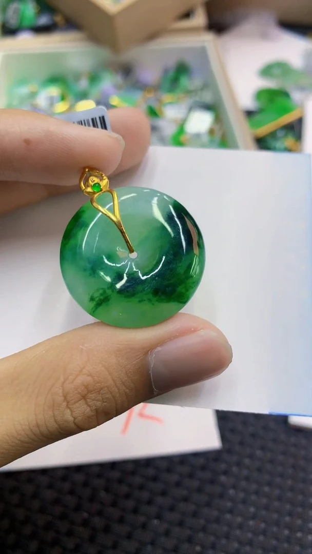 翡翠18K金镶嵌吊坠(不含链)1