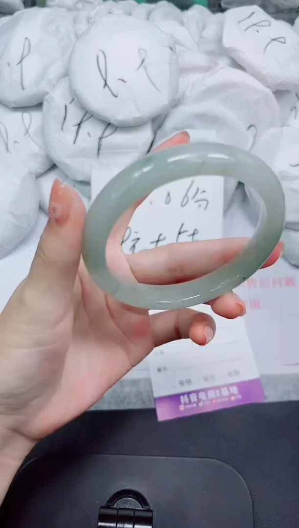 石英质玉手镯未镶嵌120-60