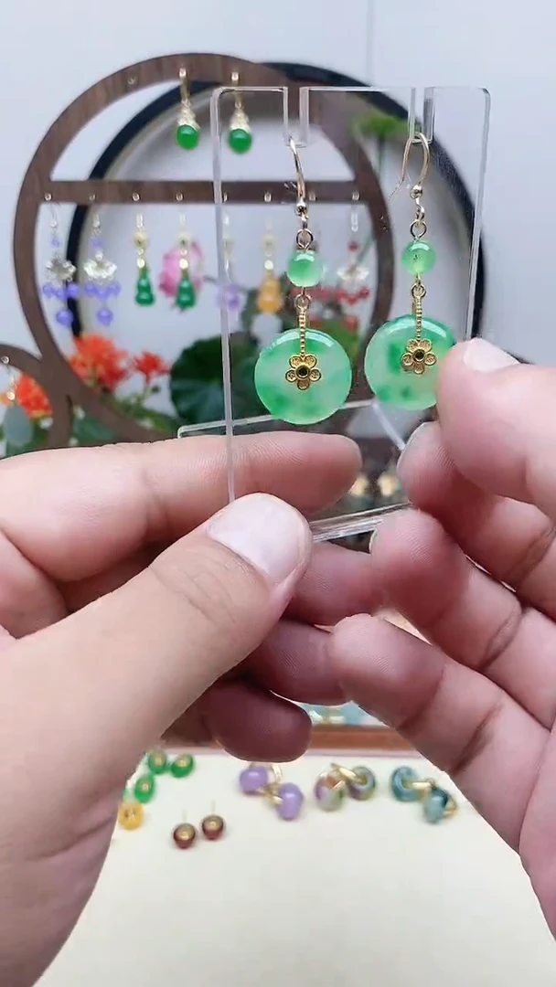 14K金镶嵌石英质玉（天山翠）耳钉20号