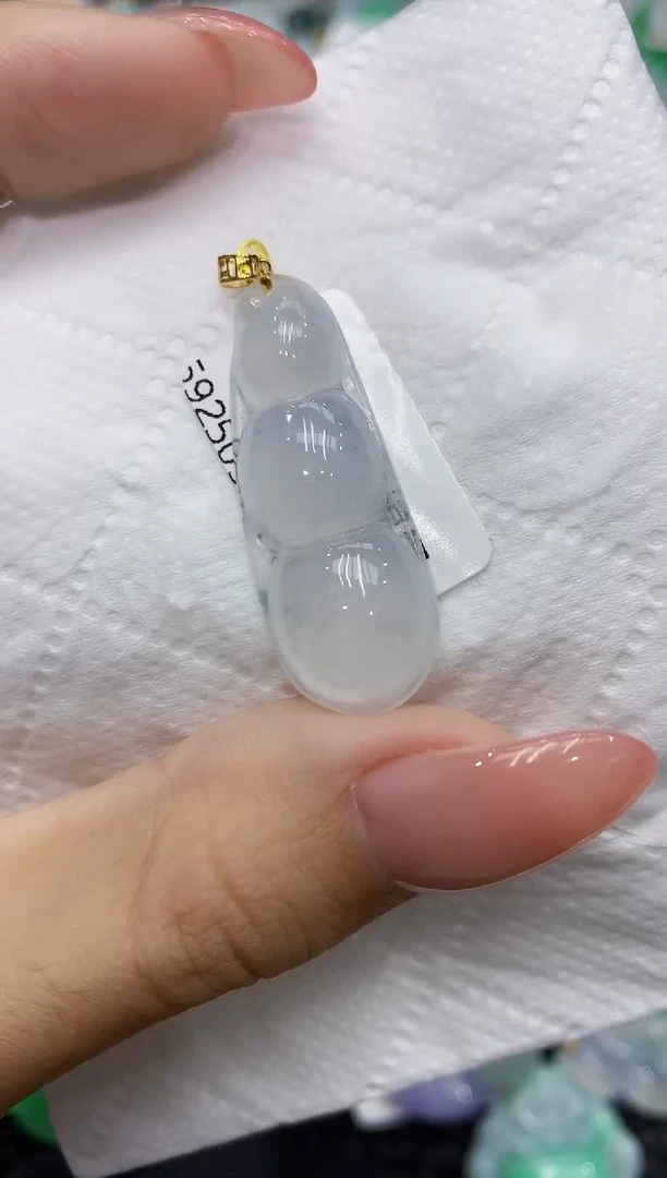 颈饰18K金镶嵌翡翠111111111111