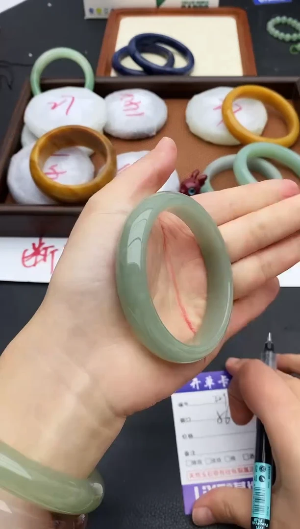 未镶嵌手镯石英质玉229+56.5