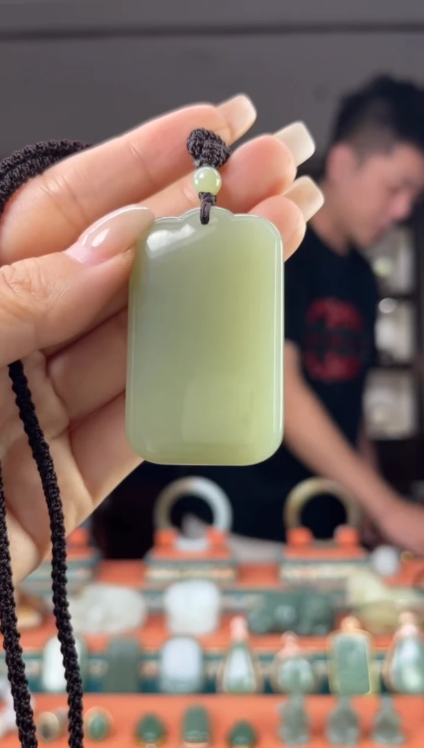 颈饰未镶嵌和田玉佩佩