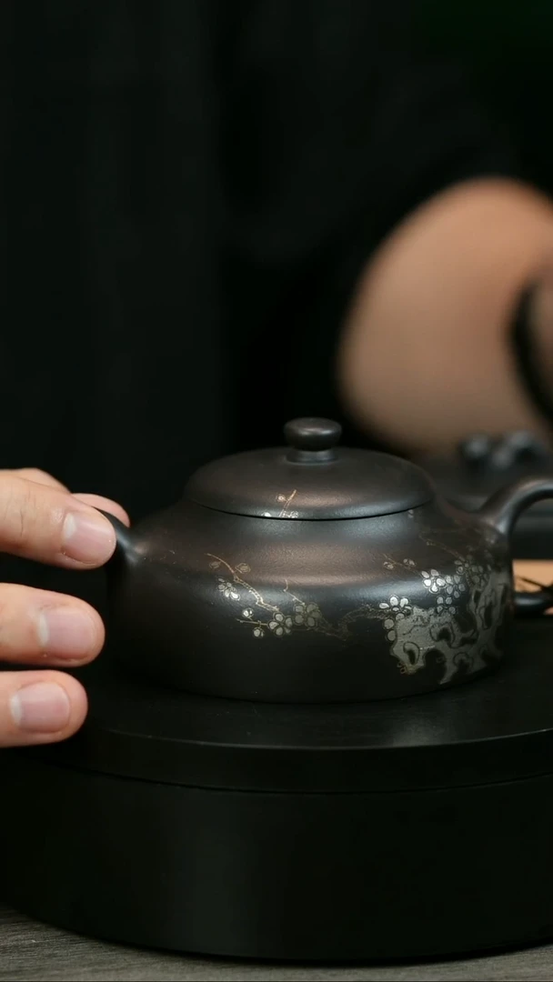 茶壶紫砂钟**事H2272余海燕描银玉乳