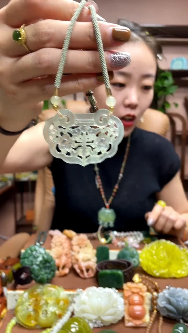 未镶嵌岫玉吊坠·