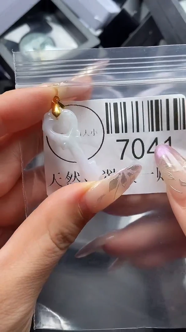 吊坠(不含链)未镶嵌翡翠7041