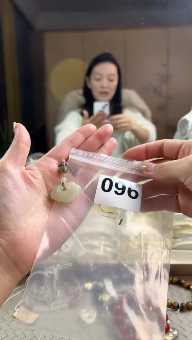 手镯玛瑙/玉髓未镶嵌浮****）096