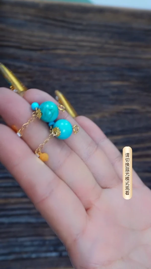 18K金镶嵌绿松石吊坠多样性发一