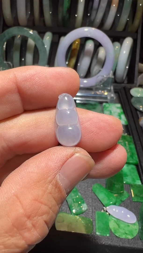 颈饰未镶嵌翡翠翡翠紫色豆子。