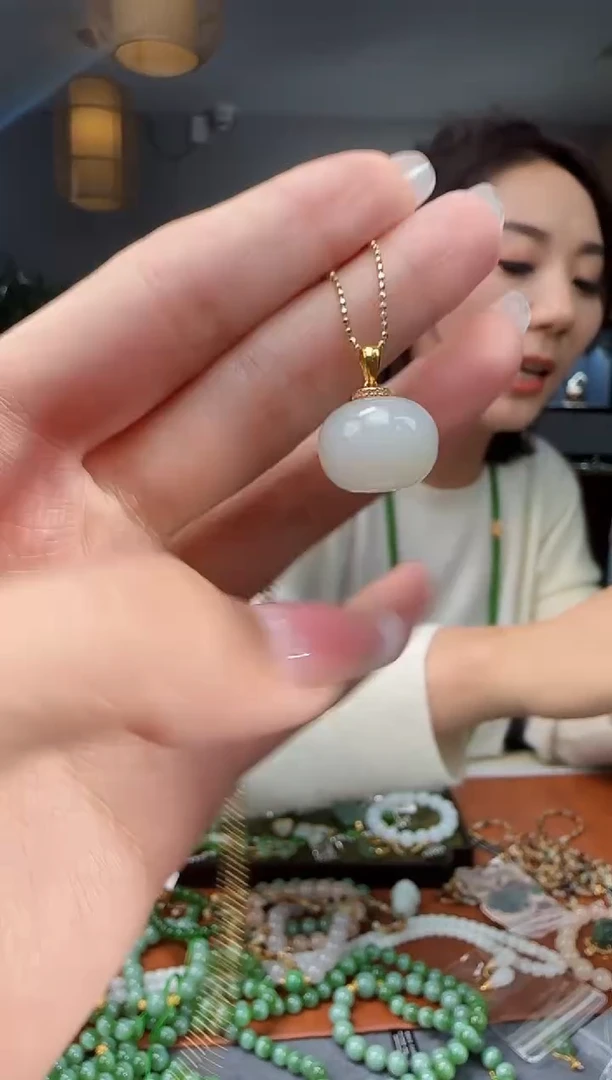 吊坠(不含链)18K金镶嵌和田玉1
