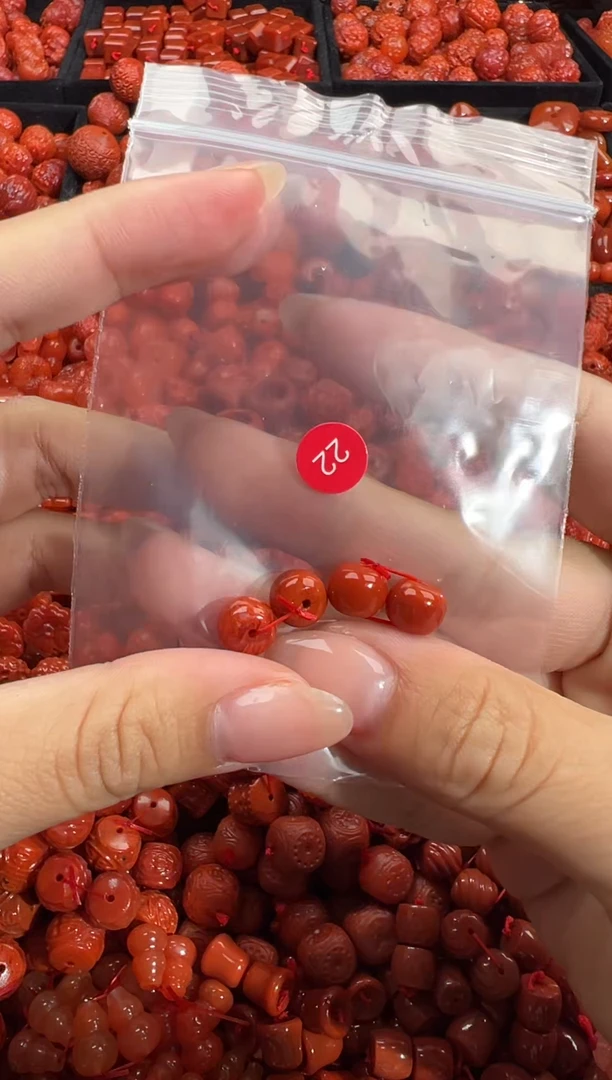 南红玛瑙未镶嵌颈饰1
