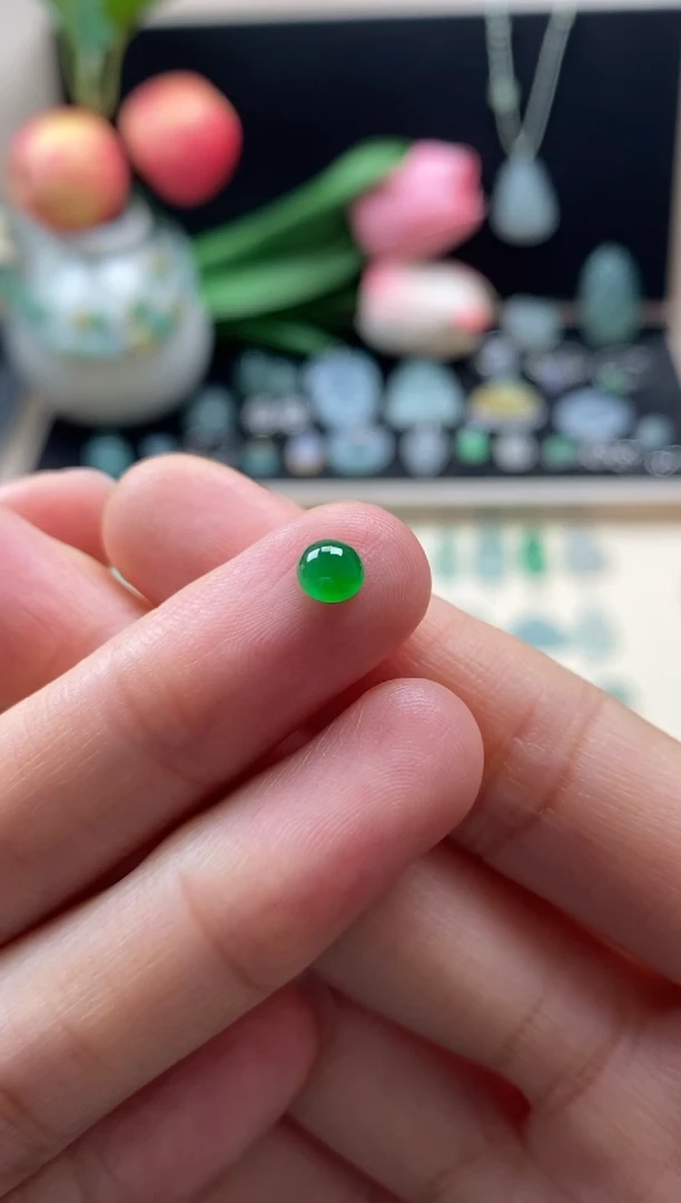 翡翠未镶嵌颈饰翡翠阳绿蛋面