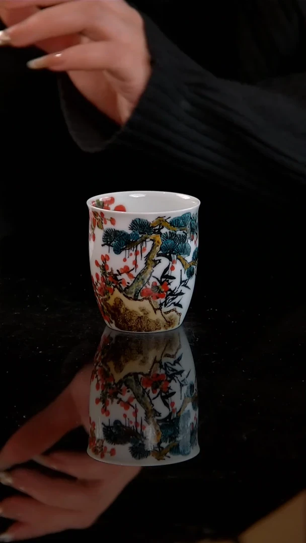 李华手绘釉中五彩松竹梅闻香杯