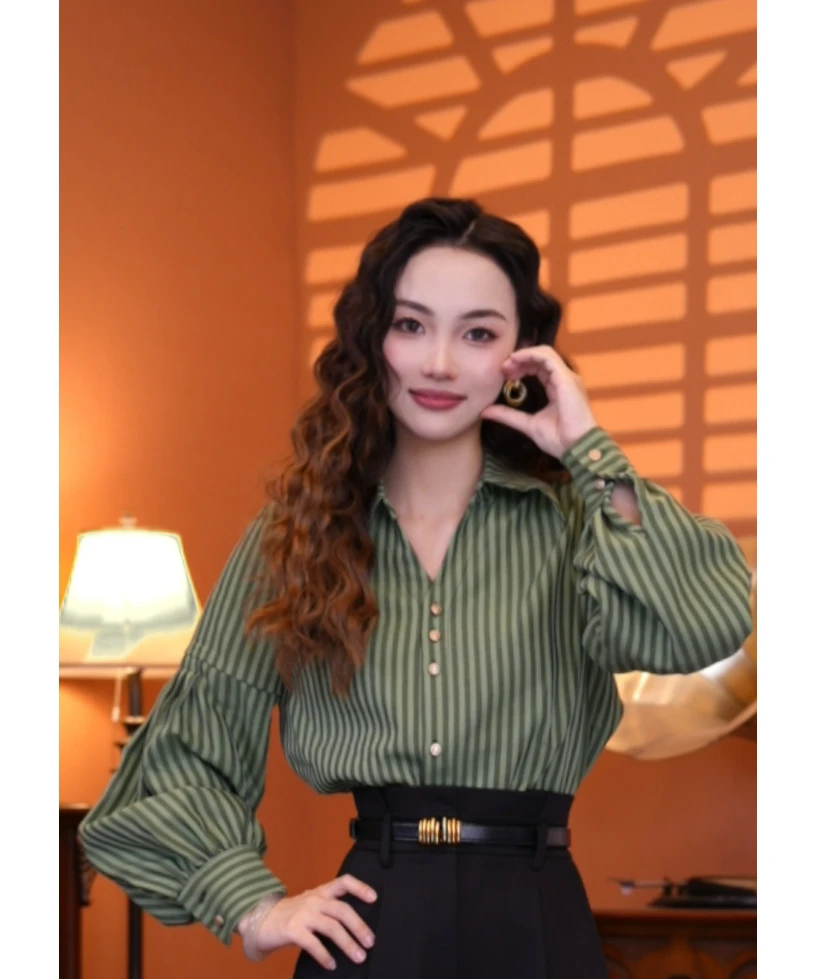 西西【一绿清风】港味复古气质薄款显瘦设计减龄新款上衣01450