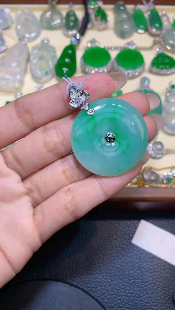 吊坠(不含链)18K金镶嵌翡翠1