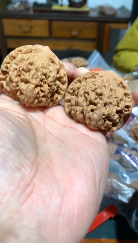 【闪购商品】文玩核桃吊坠大官帽核桃