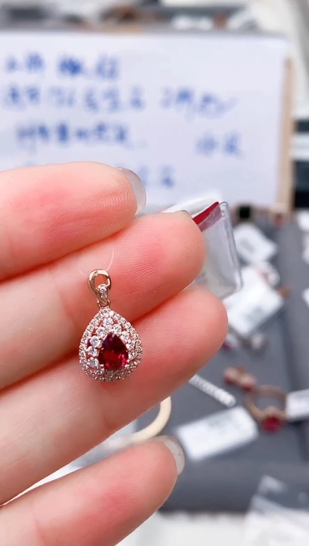 颈饰18K金镶嵌红宝石高货