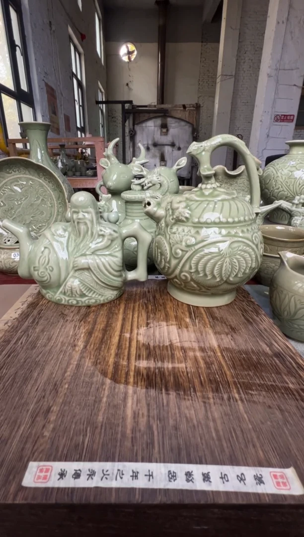微瑕耀州窑倒流壶+两心壶