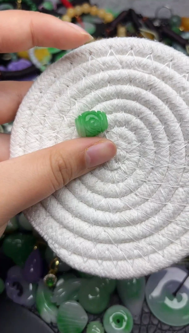 颈饰未镶嵌翡翠缅甸翡翠吊坠