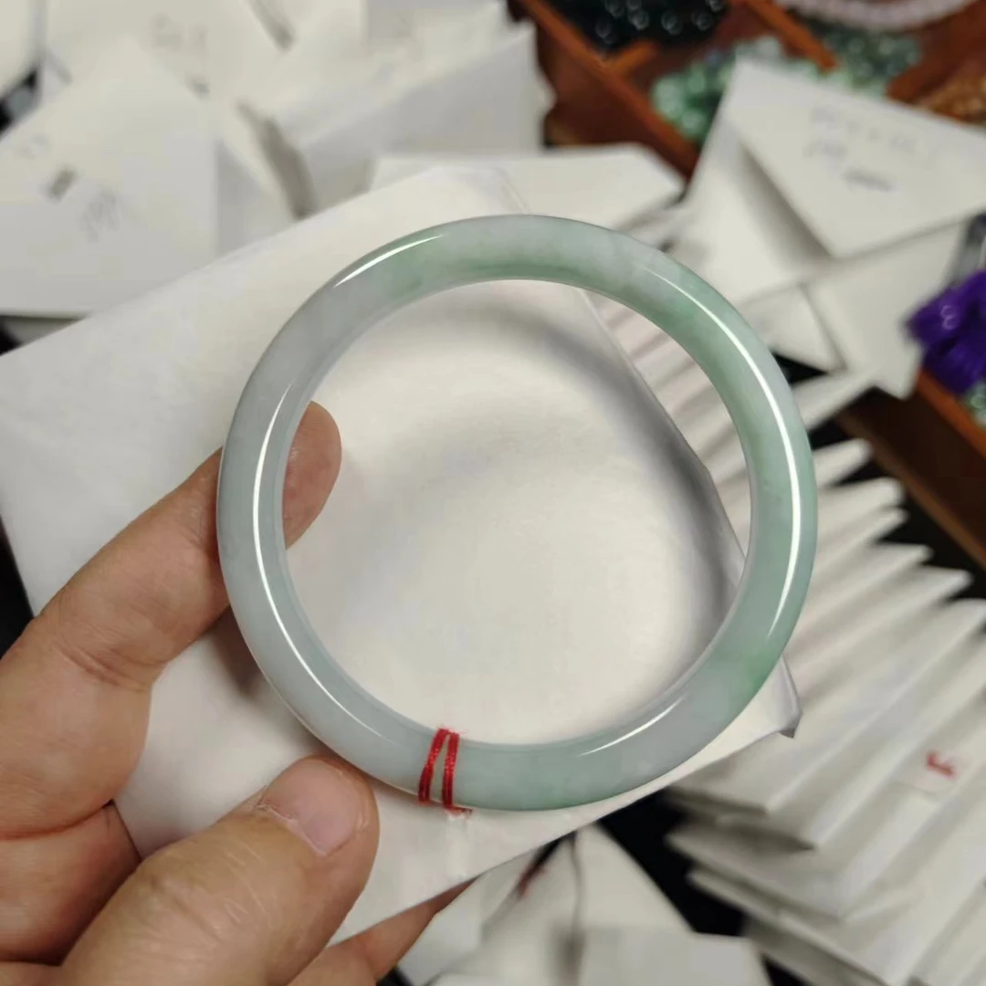 翡翠细圆条果绿手镯