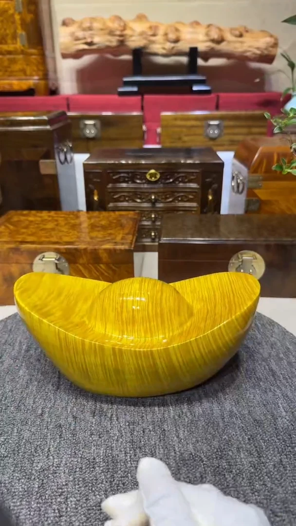 金丝楠木满水波手工雕刻金元宝 长22.8宽12.5高11cm
