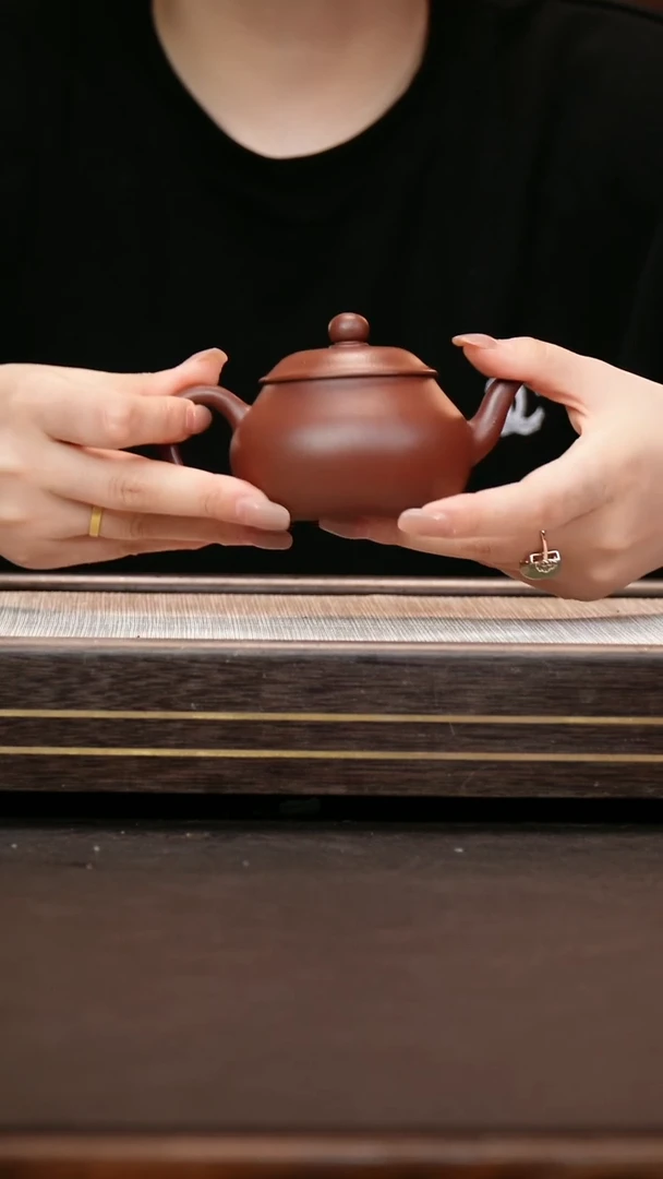 茶壶紫砂老紫泥  云根料  宫灯壶