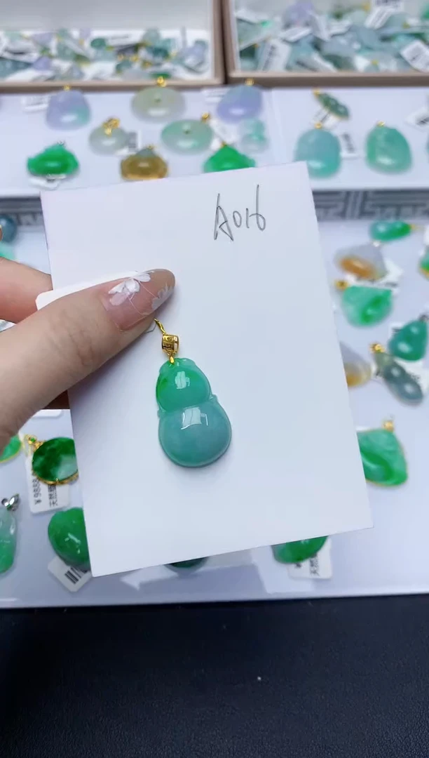 翡翠18K金镶嵌颈饰11111111