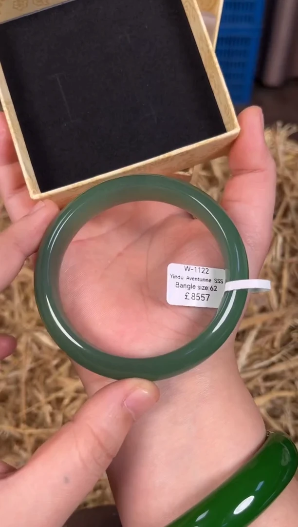 未镶嵌手镯石英质玉W1122