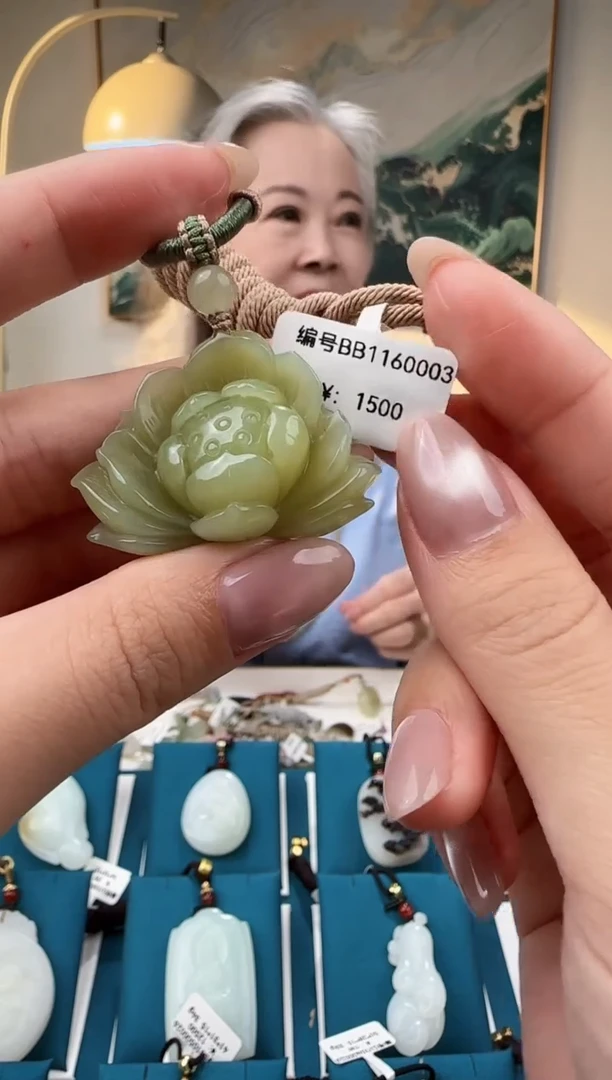 颈饰未镶嵌和田玉吊坠 BB