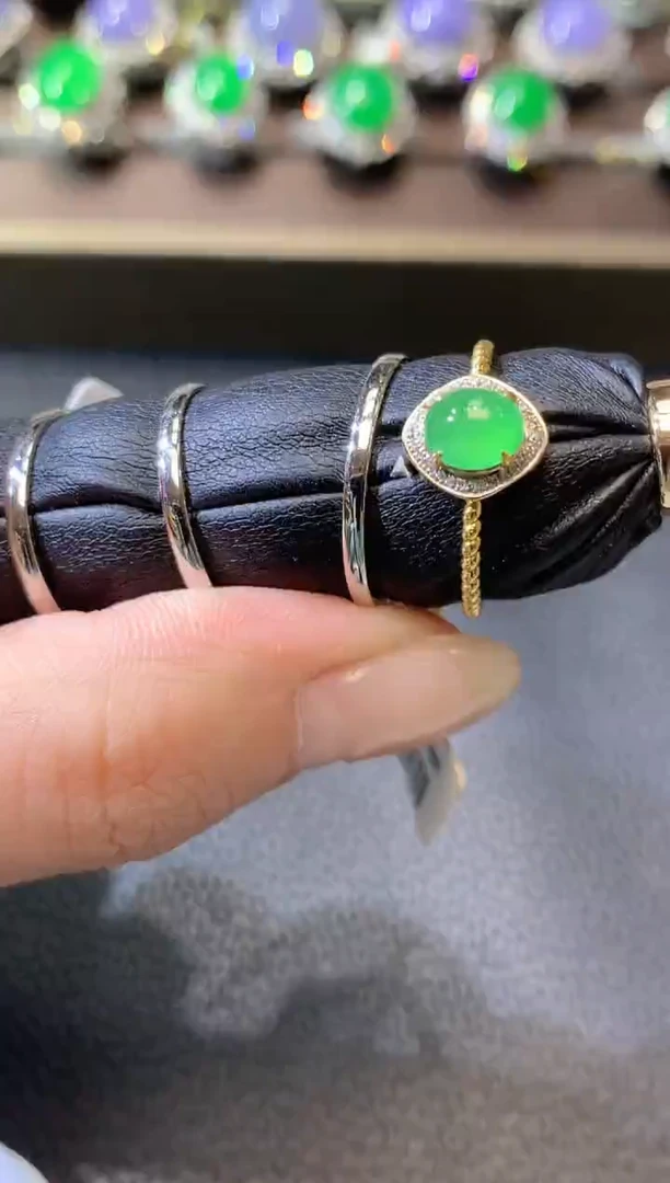 【闪购商品】翡翠戒指18K金镶嵌A24翡翠