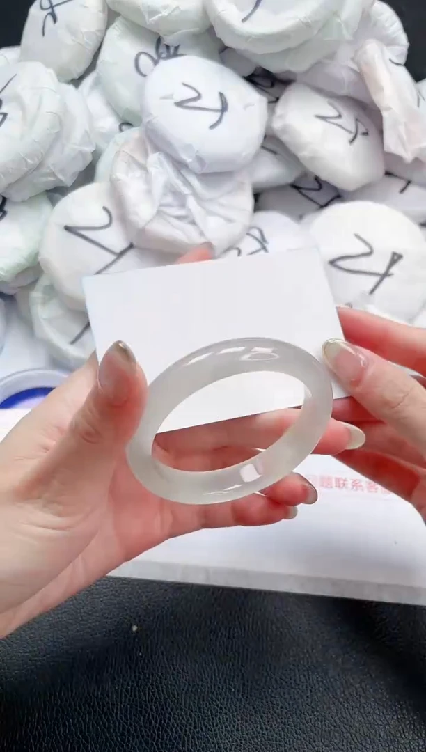 【闪购商品】石英质玉手镯未镶嵌13J05-52