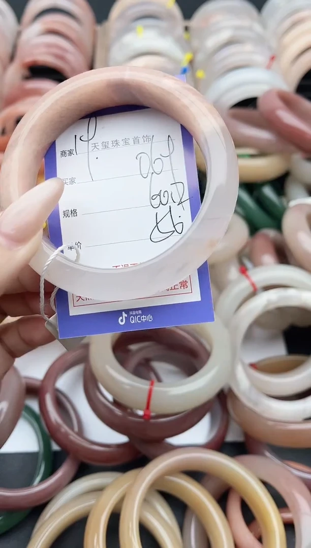 未镶嵌手镯石英质玉069