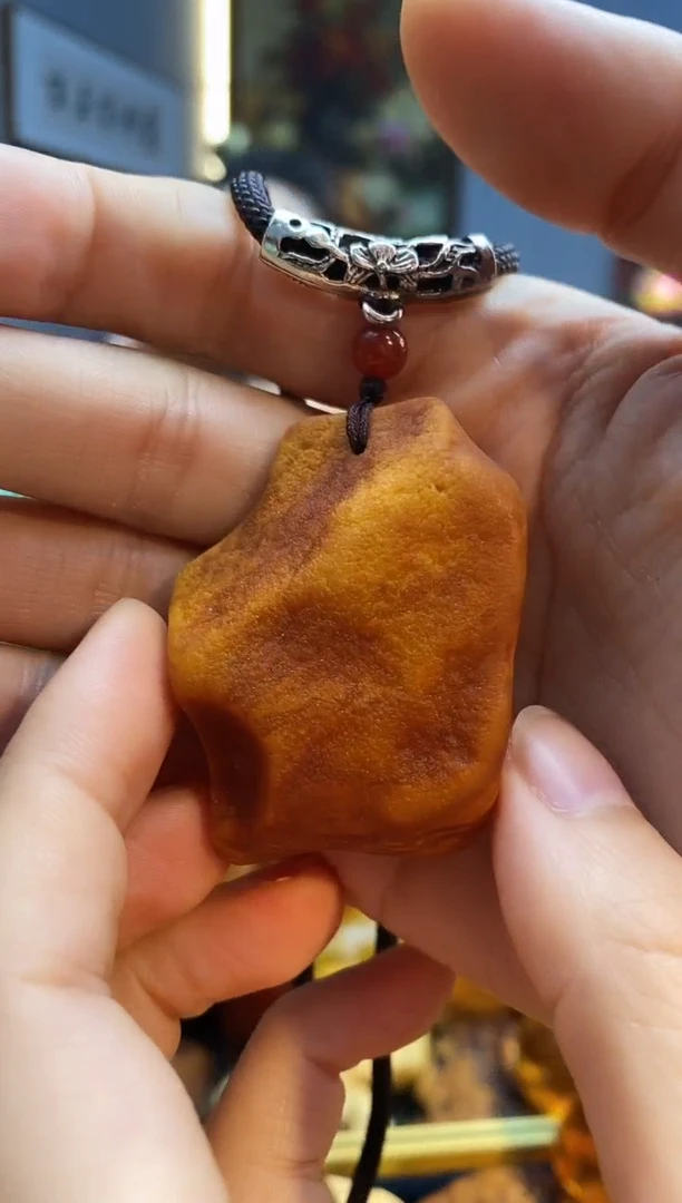 未镶嵌颈饰琥珀吊坠