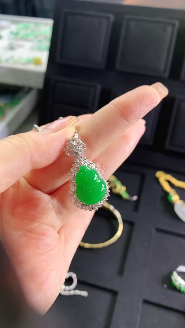 【闪购商品】翡翠吊坠(不含链)18K金镶嵌吊坠