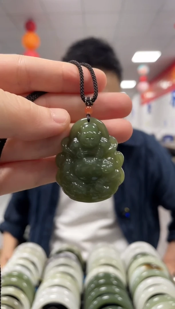 和田玉未镶嵌挂件佛公挂件一件